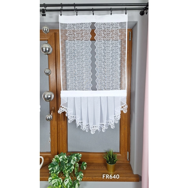 Eleganckie krótkie firany z falbanką do kuchni FR640