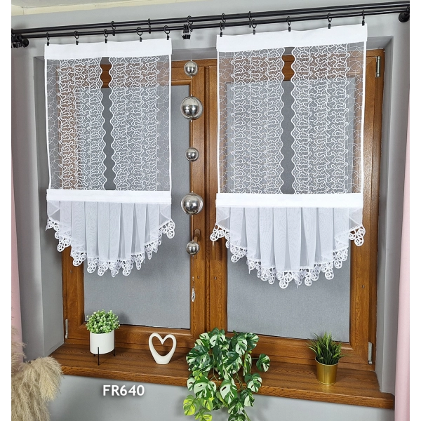 Eleganckie krótkie firany z falbanką do kuchni FR640