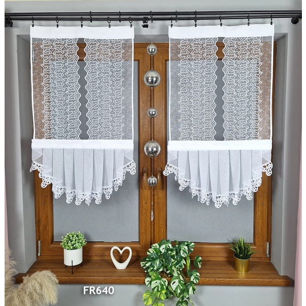 Eleganckie krótkie firany z falbanką do kuchni FR640