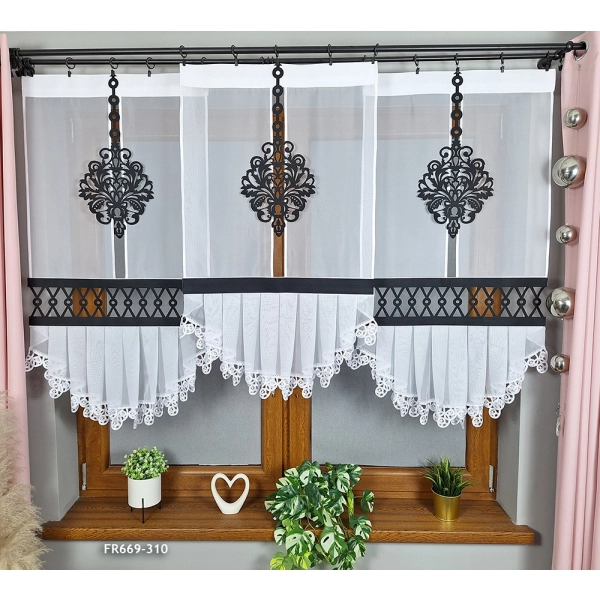 Eleganckie Firany panelowe z falbaną i czarnymi ażurami FR669