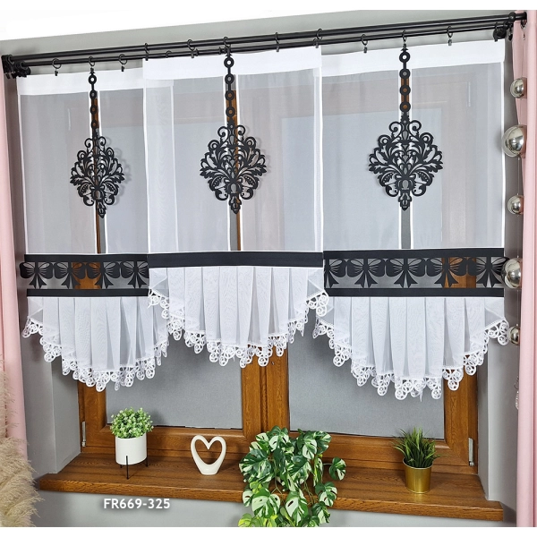 Eleganckie Firany panelowe z falbaną i czarnymi ażurami FR669