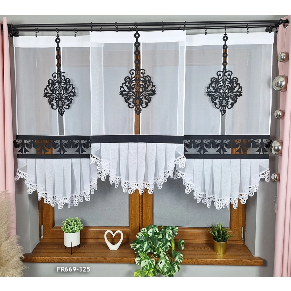 Eleganckie Firany panelowe z falbaną i czarnymi ażurami FR669